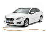 Ładowanie w 90 minut i mocny silnik – Volvo rozwija auta elektryczne