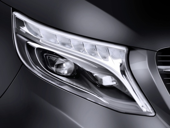 Hella wyposaża pierwszego minivana w światła w technologii LED