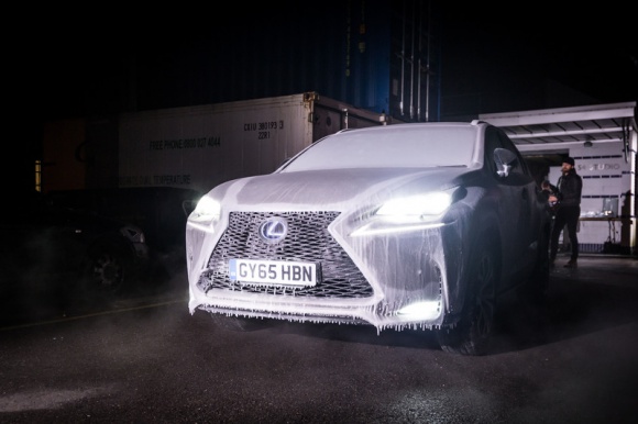 Bezprecedensowa fuzja sztuki i inżynierii BIZNES, Motoryzacja - LEXUS NX rusza w podróż na niesamowitych kołach - wyrzeźbionych w lodzie.