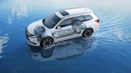 Mitsubishi Outlander PHEV 50 000 egzemplarzy w Europie BIZNES, Motoryzacja - Zaledwie dwa lata po debiucie rynkowym w Holandii w październiku 2013 roku, innowacyjny model Mitsubishi Outlander PHEV - nadal zajmujący pozycję najlepiej sprzedającego się samochodu hybrydowego typu plug-in w Europie – trafił aż do 50 000 klientów w tym regionie*.