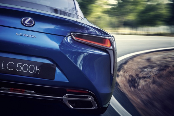 Lexus LC500H i LF-FC na Genewskim Salonie Motoryzacyjnym 2016 BIZNES, Motoryzacja - Na tegorocznym Genewskim Salonie Motoryzacyjnym Lexus zaprezentował luksusową hybrydową wersję luksusowego coupe LC.