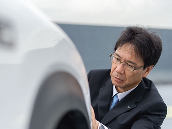 Takeaki Kato. Tak wygląda praca głównego inżyniera Lexusa. BIZNES, Motoryzacja - Szef Inżynierów Lexusa, Takeaki Kato, jest przeważnie bardzo zajętym człowiekiem. Znajduje jednak czas, aby w ciągu niespełna pół godziny opowiedzieć o swojej pracy. Jak na niego to zaskakująco spokojne 30 minut.