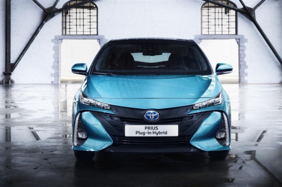 Nowy Prius Plug-in Hybrid pojedzie za punkty BIZNES, Motoryzacja - Toyota Motor Corporation nawiązuje współpracę z pięcioma japońskimi firmami energetycznymi, by zaoferować nową usługę PHV Connected Power Service.