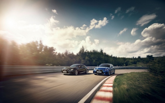 AVS w standardzie BIZNES, Motoryzacja - Lexusy GS F i RC F otrzymały zawieszenie AVS w standardzie. To w wielkim skrócie lepszy komfort jazdy, płynność i stateczność przy skręcaniu.