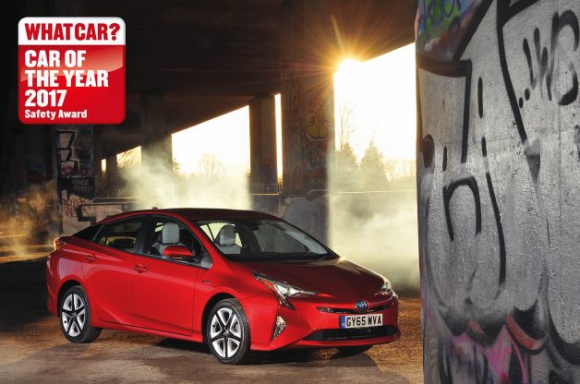Prius najbezpieczniejszym samochodem roku według „What Car?” BIZNES, Motoryzacja - Toyota Prius otrzymała nagrodę za bezpieczeństwo od brytyjskiego magazynu „What Car?”. To kolejne wyróżnienie dla Priusa w tej dziedzinie po Best in Class 2016 przyznanym przez Euro NCAP i Top Safety Pick + amerykańskiego instytutu IIHS.
