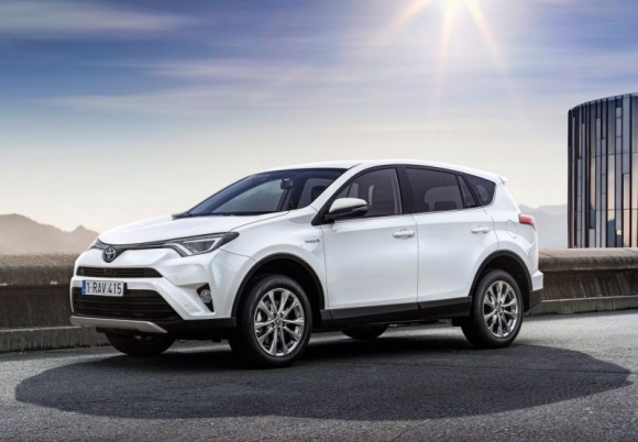 SUV-y stanowią 25 procent wszystkich sprzedanych samochodów w Europie BIZNES, Motoryzacja - W 2016 roku zarejestrowano w Europie ponad 15 mln nowych samochodów, z czego jedną czwartą stanowiły SUV-y. Popularność tego typu pojazdów rośnie również na innych rynkach, przede wszystkim – podobnie jak w Polsce – dzięki zakupom na firmę.