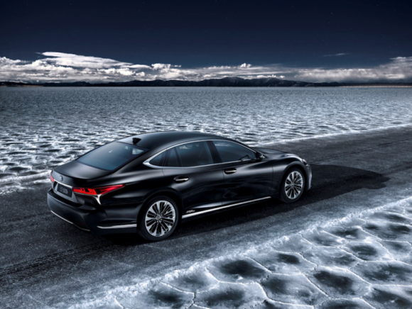 LS500h – czas na kolejną premierę tego roku BIZNES, Motoryzacja - Międzynarodowy Salon Samochodowy w Genewie odbędzie się już na początku marca. Jest to najbardziej wyczekiwana impreza motoryzacyjna w Europie, bo jest sceną dla największych premier roku.