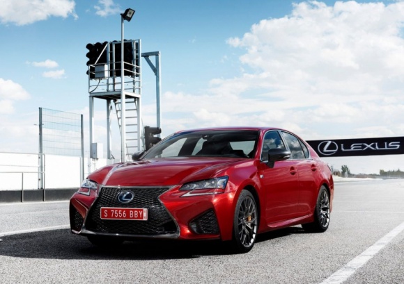 Najmocniejsze limuzyny V8 dla prezesa BIZNES, Motoryzacja - Sprzedaż najmocniejszych samochodów w klasie premium niezmiennie rośnie odnotowując kolejne rekordy. Dobrym przykładem na potwierdzenie tego trendu jest dynamicznie rozwijający się polski rynek.