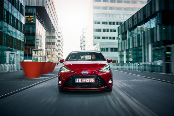 5 powodów dla których nowa Toyota Yaris jest lepsza od poprzednika BIZNES, Motoryzacja - Toyota Yaris trzeciej generacji doczekała się już drugiej kuracji odmładzającej.