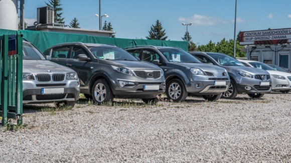 Silniki wysokoprężne tracą dominację na rynkach BIZNES, Motoryzacja - Kierowcy powoli, ale systematycznie rezygnują z silników Diesla. Według Jato Dynamics udział sprzedanych w Europie nowych samochodów po raz pierwszy w historii spadł do poziomu poniżej 50 procent.
