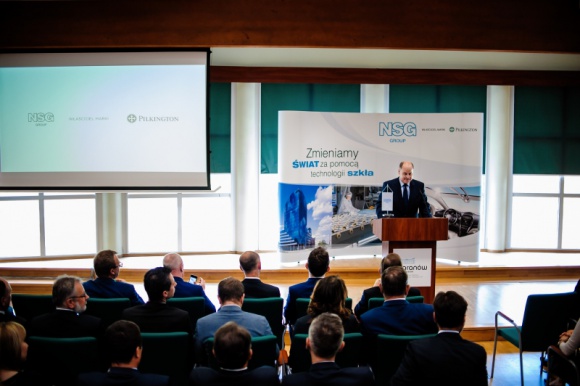 Pilkington Automotive Poland obchodzi 20-lecie BIZNES, Motoryzacja - Minęło 20 lat odkąd spółka Pilkington Automotive Poland Sp. z o.o. pojawiła się na niezwykle wymagającym rynku szyb samochodowych. Dzisiaj firma produkuje i dostarcza szyby dla największych marek samochodowych. Zaopatruje też krajowy i europejski rynek części zamiennych.