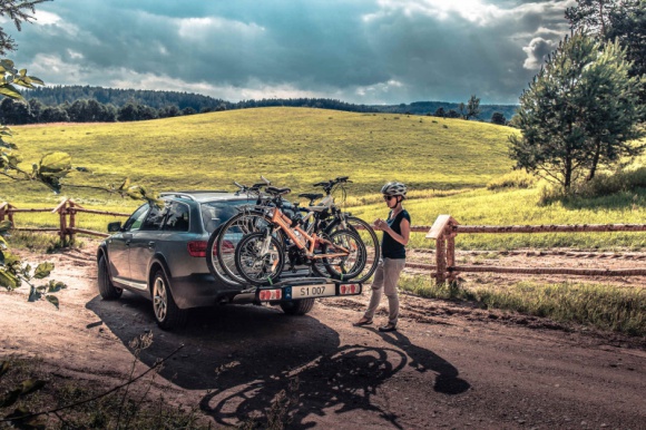 Nowe bagażniki rowerowe Taurus Basic Plus BIZNES, Motoryzacja - Polska firma Taurus wprowadziła na rynek nowe bagażniki na hak holowniczy, które służą do przewozu rowerów. Modele Taurus Basic Plus to kompaktowe platformy – pozwalają na szybki montaż i są kompatybilne z większością rodzajów jednośladów.