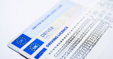 Jeden dostawca tachografów z Europy to za mało , - Spotkanie w ramach CORTE, The Confederation of Organisations in Road Transport Enforcement, ujawniło szereg wątpliwości związanych z wdrożeniem tachografów nowej generacji. Ich instalowanie w nowych fabrycznie pojazdach zaplanowano na połowę czerwca br. Pozostałe samochody, zgodnie z pomysłem europosłów, powinny być wyposażone w inteligentne rejestratory do 2034 roku.