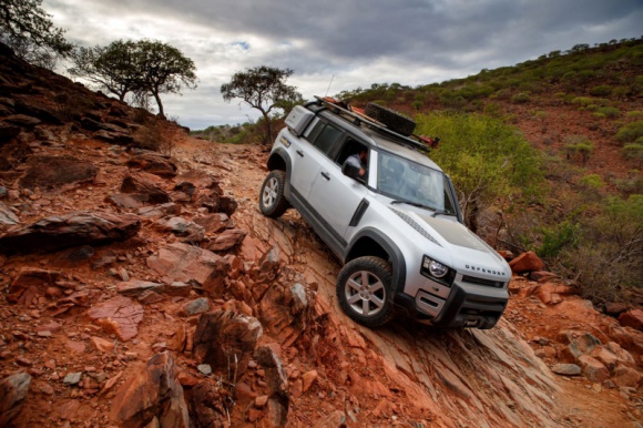 Powrót kultowej terenówki. Nowy Land Rover Defender wraca na oponach Goodyear