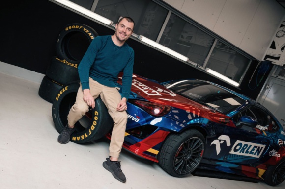 Gotowi na emocje, gotowi na motorsport BIZNES, Motoryzacja - Z połączenia pasji do wyścigów Kuby i legendarnych kompetencji Goodyeara narodził się wspólny projekt „Gotowi na Motorsport”, dzięki któremu polscy kibice będą mogli poznać kulisy najważniejszych wyścigów motorsportowych.